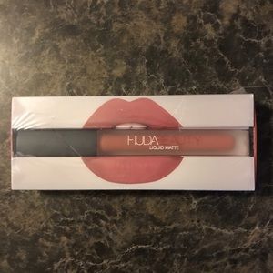 Huda Beauty Liquid Matte Lipstick